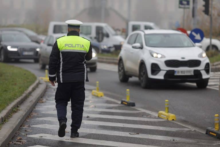 Zeci de români, înșelați de samsarii auto în prag de Sărbători. Și cu banii dați, și fără mașini
