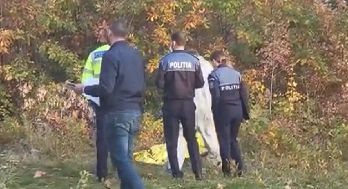 Rămășițe umane găsite de poliție într-o pădure din Prahova. Aici a fost lovit până la moarte și îngropat