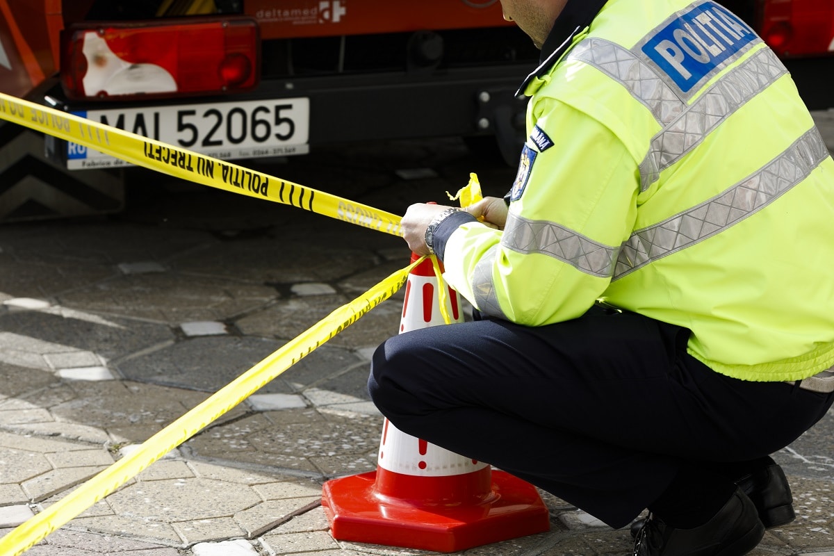 Un BMW a spulberat un biciclist pe trotuar. Șoferul avusese o altercație cu el și voia să se răzbune