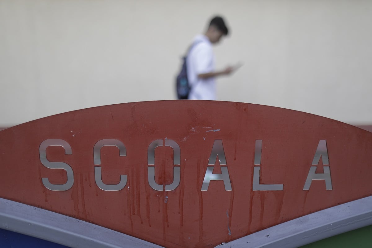 După ce a bătut și umilit elevii repetat, o profesoară din Neamț scapă doar cu o amendă