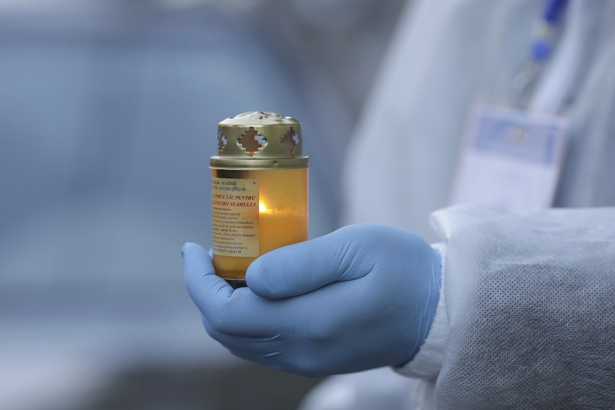 Doliu în lumea medicală. Un reputat doctor din București s-a stins din viață. „Drum lin către îngeri, domnule profesor”