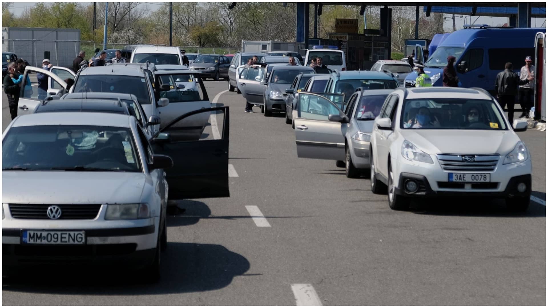Nervi și aglomerație în trafic, peste 200.000 de români s-au întors în țară într-o singură zi. Coloane kilometrice pe sensul dinspre Nădlac spre Deva