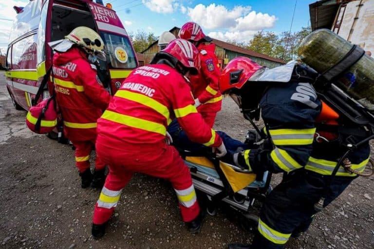 Accident mortal în Caraș-Severin. Un cetățean turc a căzut cu mașina de pe un pod