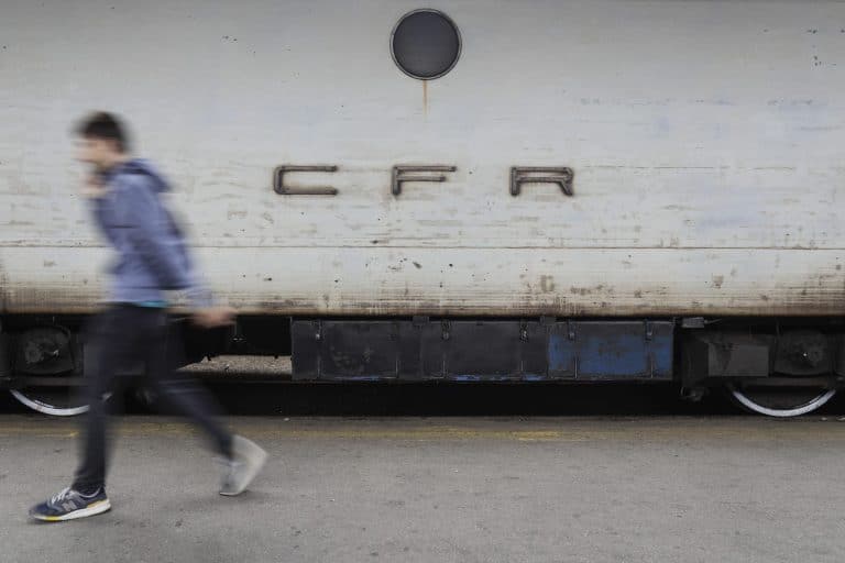 Trafic feroviar blocat spre Sighetu Marmației. Locomotiva unui tren a luat foc în mers