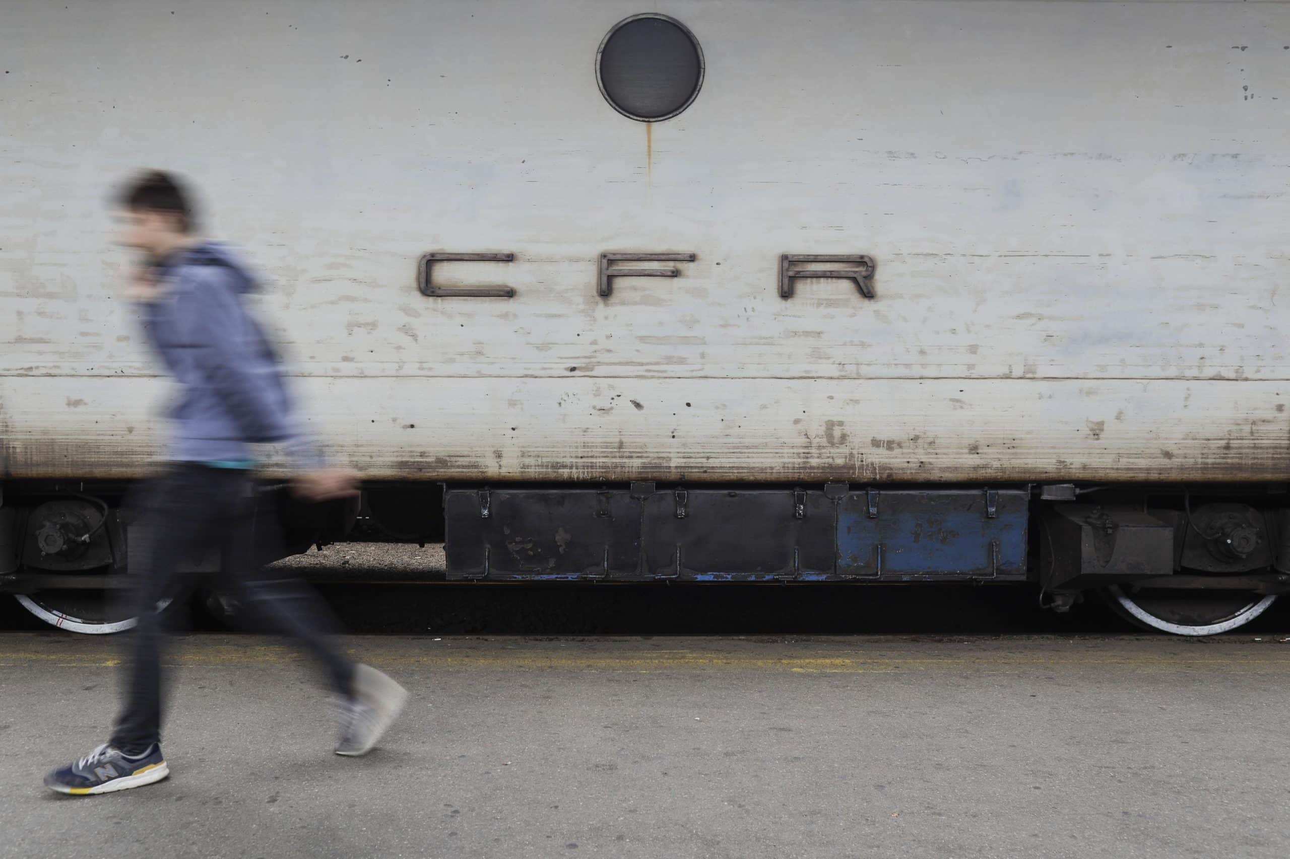 Trafic feroviar blocat spre Sighetu Marmației. Locomotiva unui tren a luat foc în mers