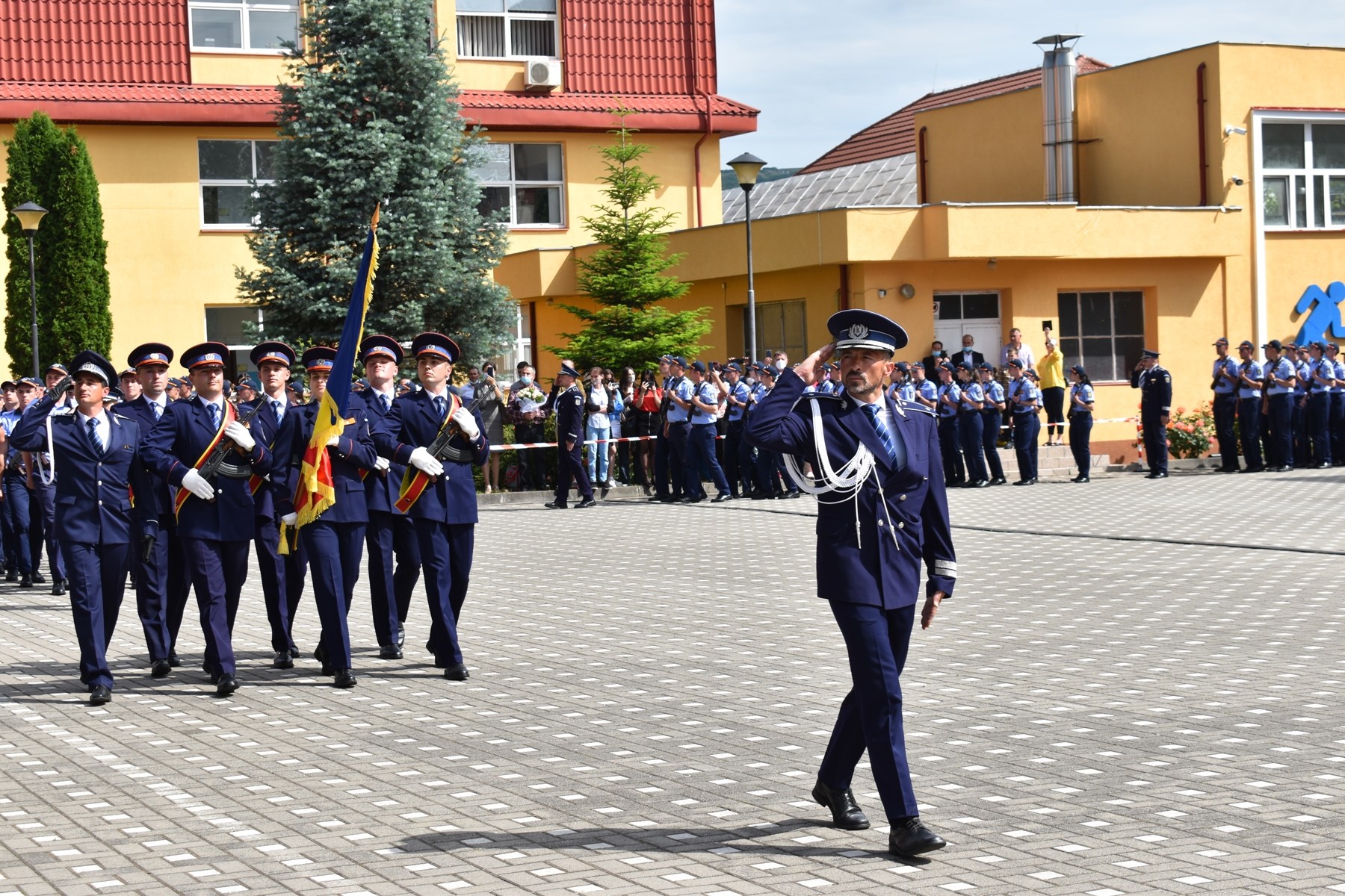 Scandal la Școala de Poliție din Cluj-Napoca. Anchetă după ce elevii s-au plâns că au găsit viermi în mâncare