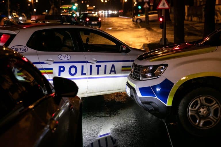 Un băiat de 14 ani, agresat pe stradă de alți minori de aceeași vârstă