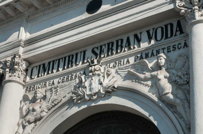 Propunere legislativă privind cimitirele aflate în proprietarea publică. Ar putea fi date gratuit cultelor religioase sau bisericilor, cu o ondiție