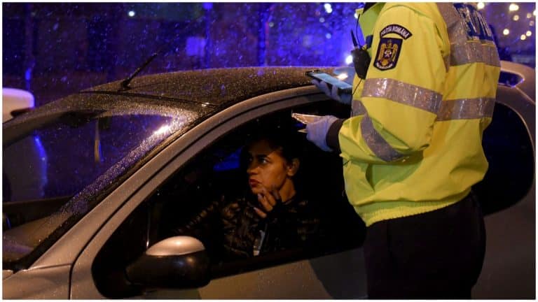 Greșeala pe care o fac șoferii din România. Ce act trebuie să aibă în mașină pentru a nu fi amendați cu 6.600 de lei