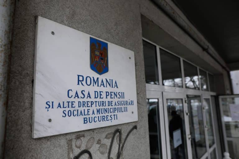Cât a crescut pensia minimă garantată în 2024. Condițiile pe care trebuie să le îndeplinească beneficiarii