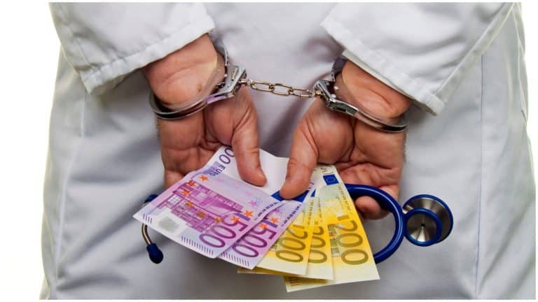 Şpăgi la Spitalul din Târgu Jiu, mai multe cadre medicale au fost reţinute. Din mita primită, un medic şi-a cumpărat trei apartamente