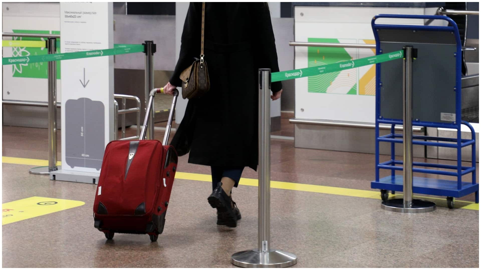 Ce au descoperit polițiștii în bagajul unei românce care urma să ajungă în Marea Britanie. A fost oprită pe aeroportul din Cluj-Napoca