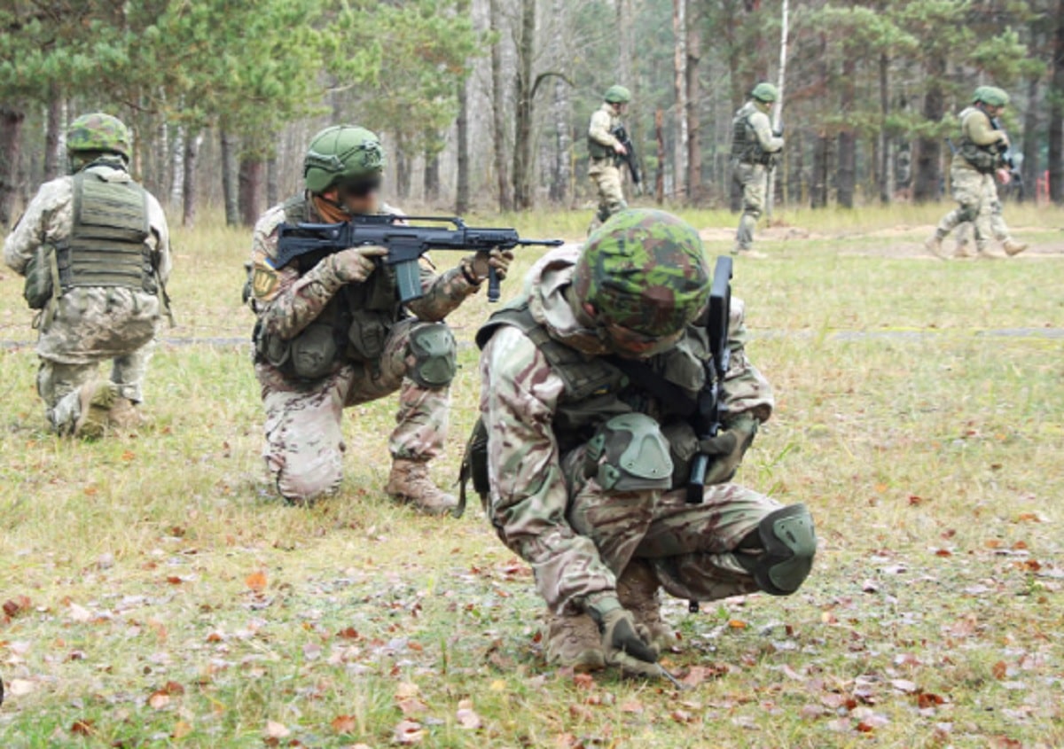 Țara din Europa în care devine obligatorie pregătirea militară, după terminarea liceului. Ce a stat la baza deciziei