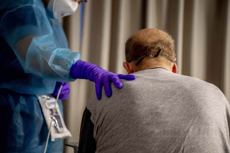 România, lovită de un val agresiv de gripă: 100.000 de cazuri și 6 decese în ultima săptămână. Cât va ține sezonul virozelor