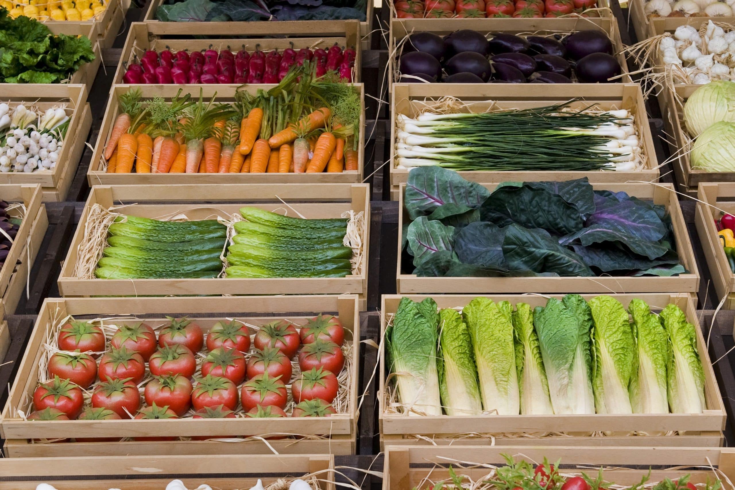 Scandalul de la Casa Unirea. În locul produselor de la fermierii români, se vând chipsuri și energizante