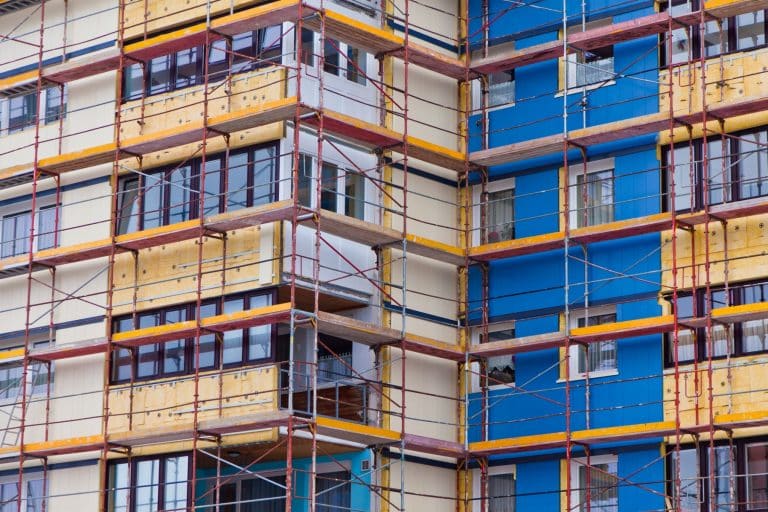 Locuințele devin mai costisitoare în 2024. Creșterea este determinată de majorarea taxelor