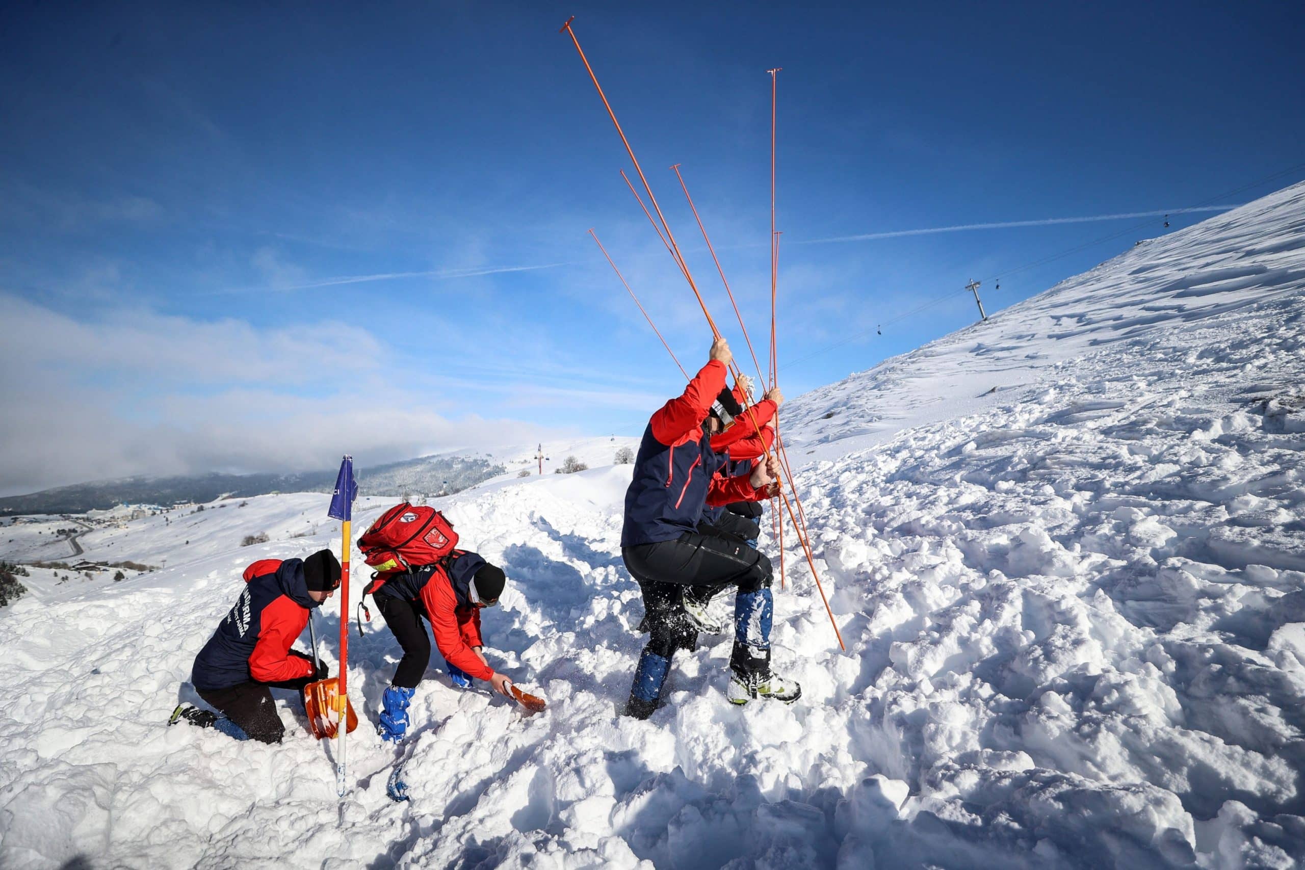 Zi de foc pentru salvamontiștii din Maramureș. Încearcă să găsească un ucrainean rătăcit, aflat în hipotermie