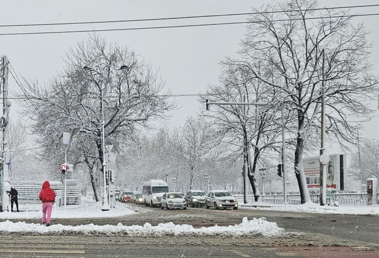 Aproape jumătate din ţară se află sub avertizare de vreme severă. Cod galben de vânt puternic şi viscol emis de meteorologi