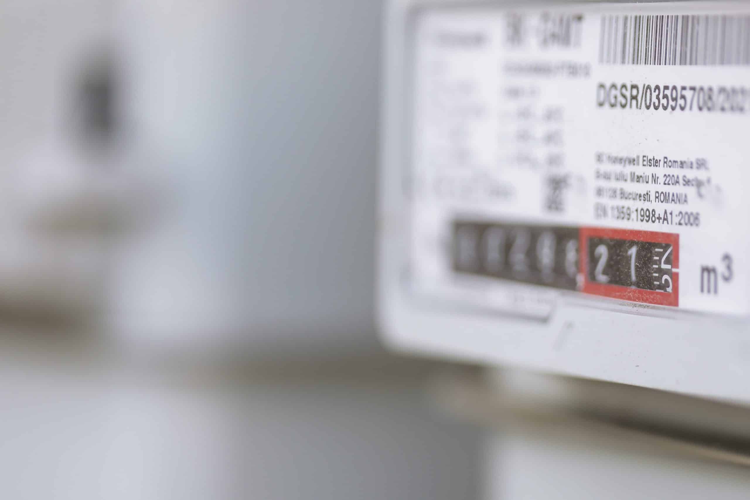 Românii, facturi mai mari la gaze și electricitate față de restul Europei. Plătim mai mult, în ciuda plafonării prețurilor