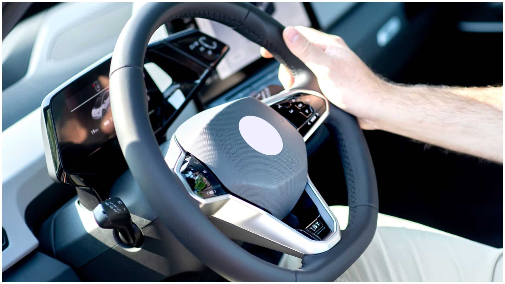 Gestul simplu la volan care te poate salva dintr-o situație periculoasă. Titi Aur: ”Trebuie să-ți intre în reflex”