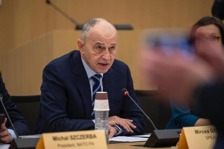 Mircea Geoană rămâne favoritul românilor pentru funcţia de preşedinte. Ultimul sondaj INSCOP îl plasează la mare distanţă de restul candidaţilor