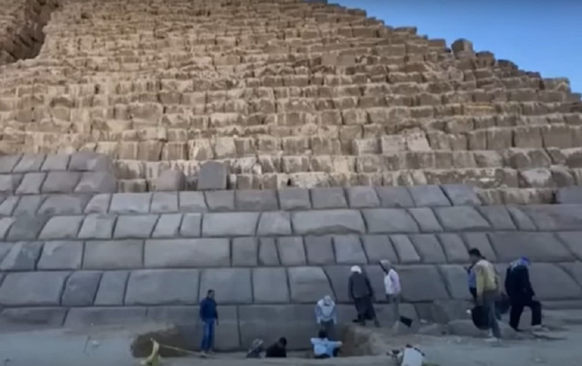 Scandal uriaș în Egipt din cauza piramidelor de pe Platoul Gizeh. ”Tot ce lipsea e să le placheze cu granit. O absurditate!”