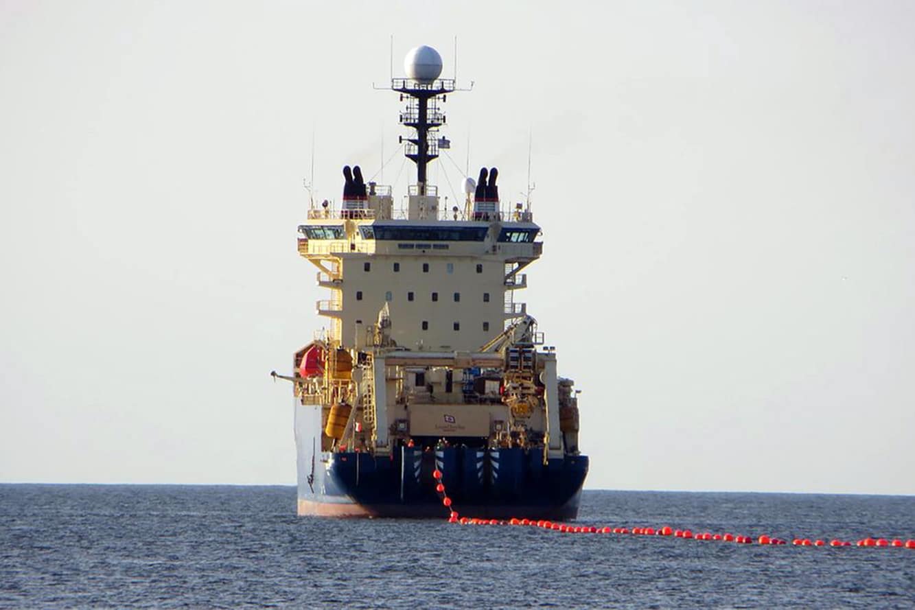 Rebelii Houthi pot sabota cablurile submarine din Marea Roșie. Una din cele mai importante infrastructuri digitale, în pericol