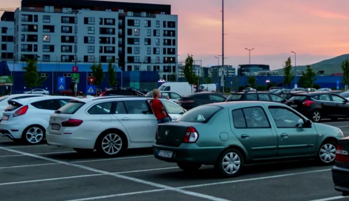 Locul de parcare din Bucureşti care costă cât un apartament cu două camere. Suma ireală pentru care se vinde