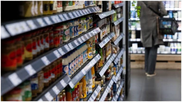 El este politicianul român care susține că și-a cumpărat mâncare pentru 3 zile cu 46 de lei. Ce produse a pus în coș