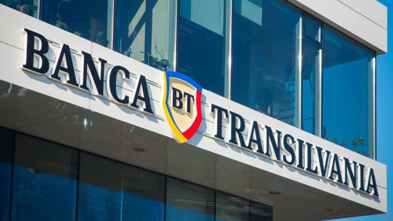 Banca Transilvania, tranzacția anului. A devenit oficial și sute de mii de români vor avea card nou