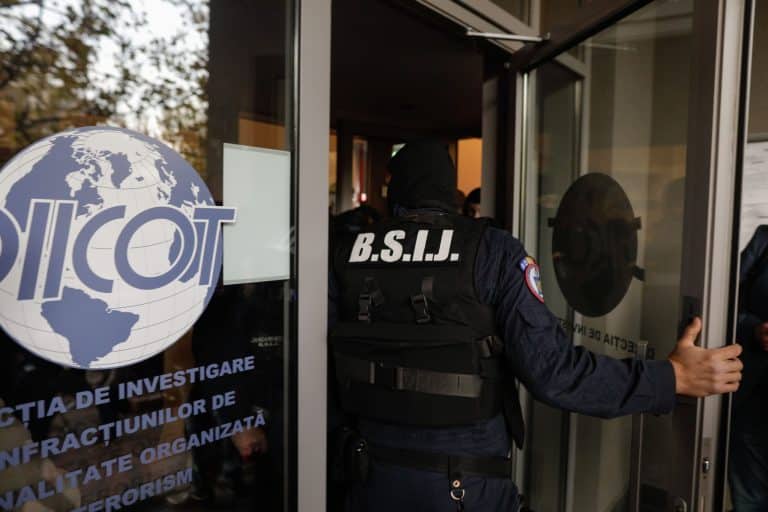 Elev din Cluj, arestat pentru trafic de droguri. Arsenalul găsit de polițiștii care l-au capturat