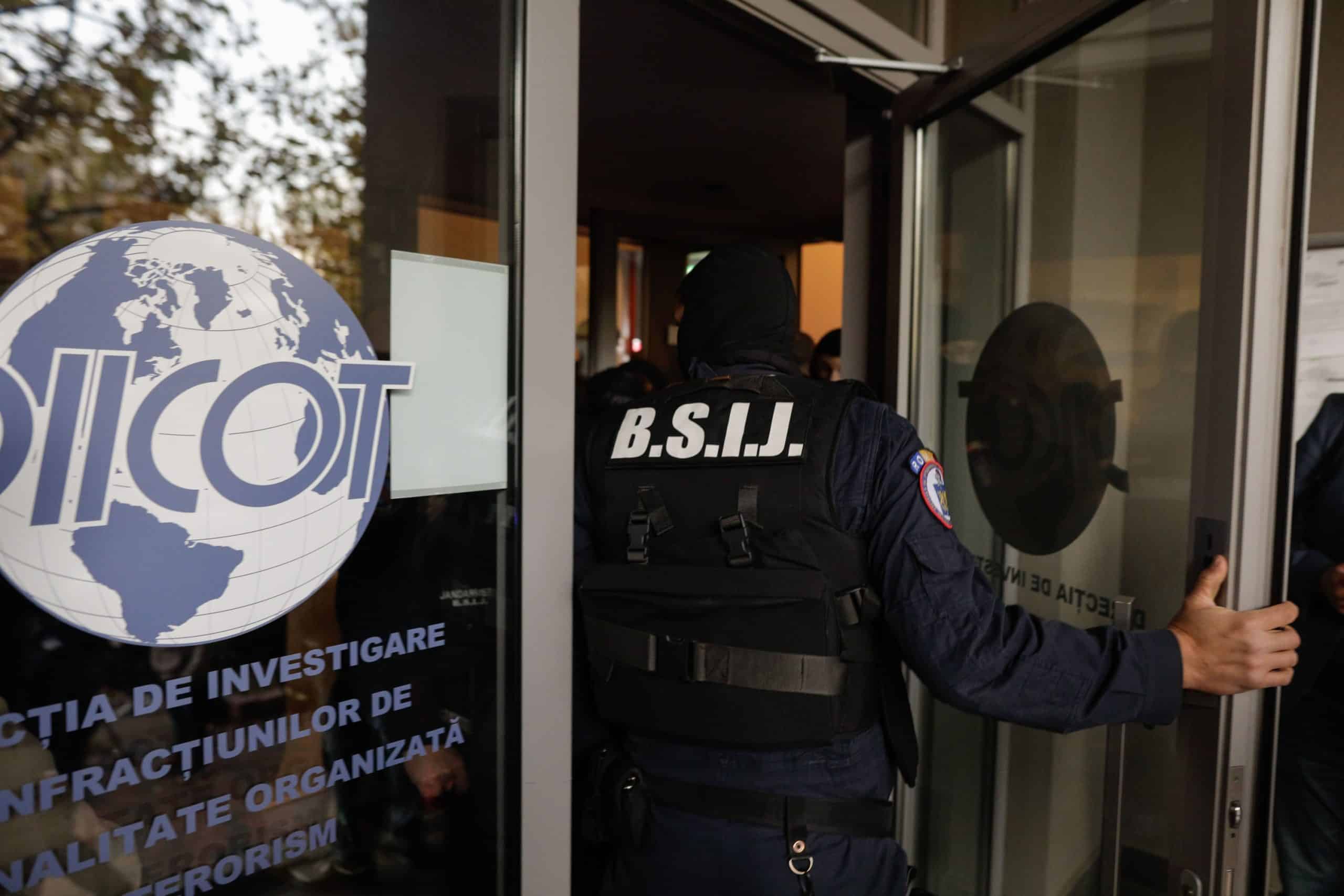 Elev din Cluj, arestat pentru trafic de droguri. Arsenalul găsit de polițiștii care l-au capturat