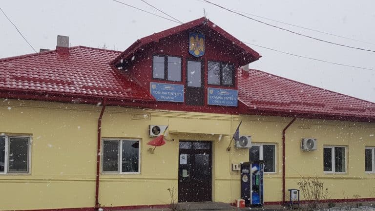 Războiul 5G de la Țintești. Oamenii din localitatea buzoiană, învrăjbiți de construirea unei antene