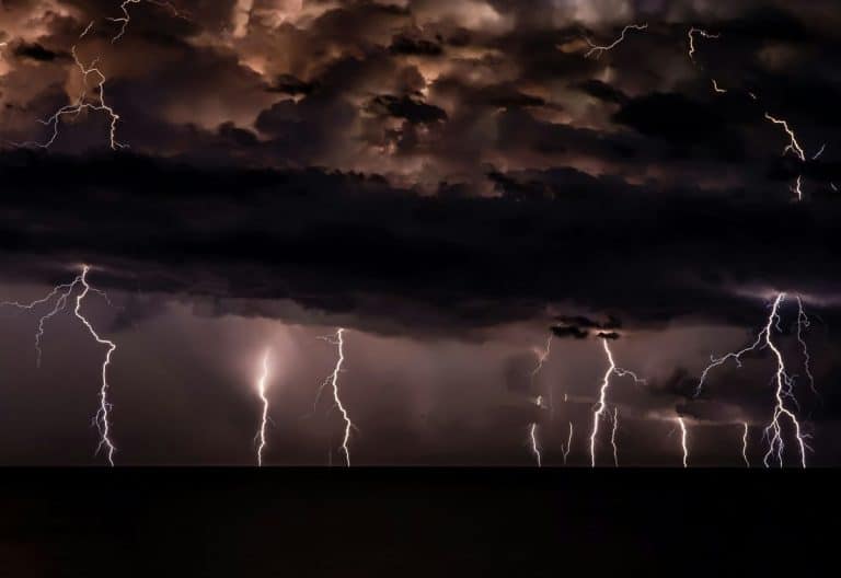 Vești proaste despre vreme. Directoarea ANM: “Averse și descărcări electrice”