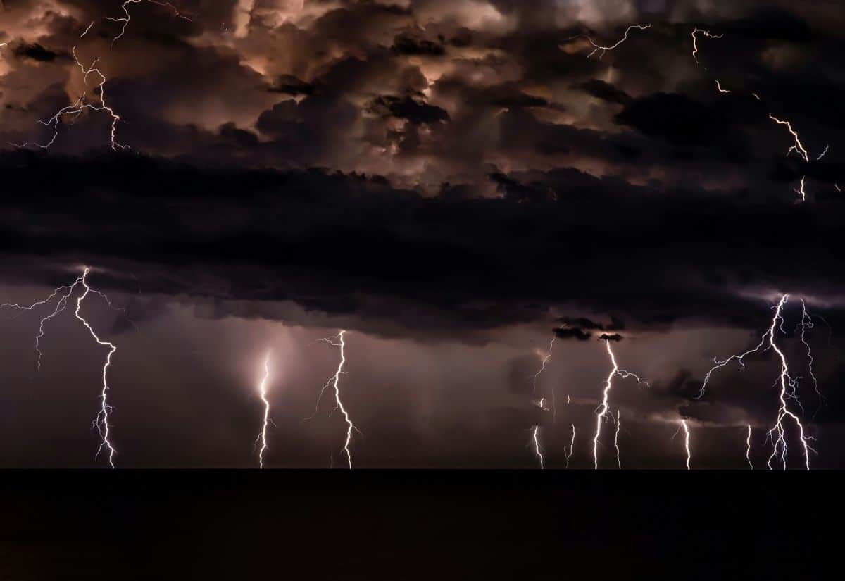 Vești proaste despre vreme. Directoarea ANM: “Averse și descărcări electrice”