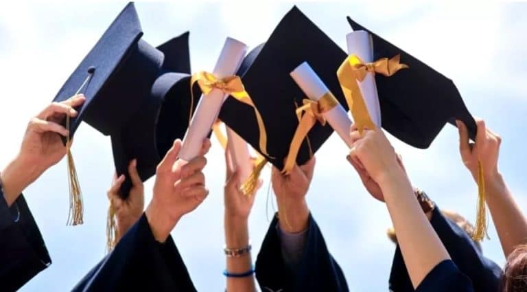 Codul drepturilor și obligațiilor studenților, aproape de a fi modificat. Ce se va întâmpla cu orele de curs de la facultate