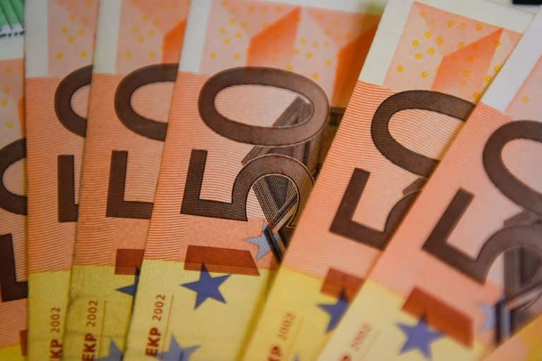 Curs valutar BNR, vineri, 16 februarie 2024. Ce cotație are euro la final de săptămână?