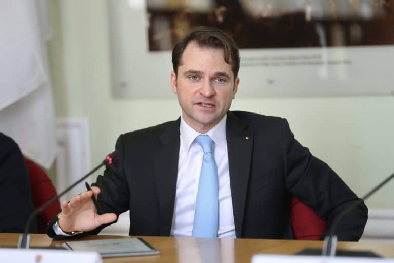 Până când va fi menținut prețul plafonat la electricitate. „E foarte greu să estimăm ce se va întâmpla peste un an”