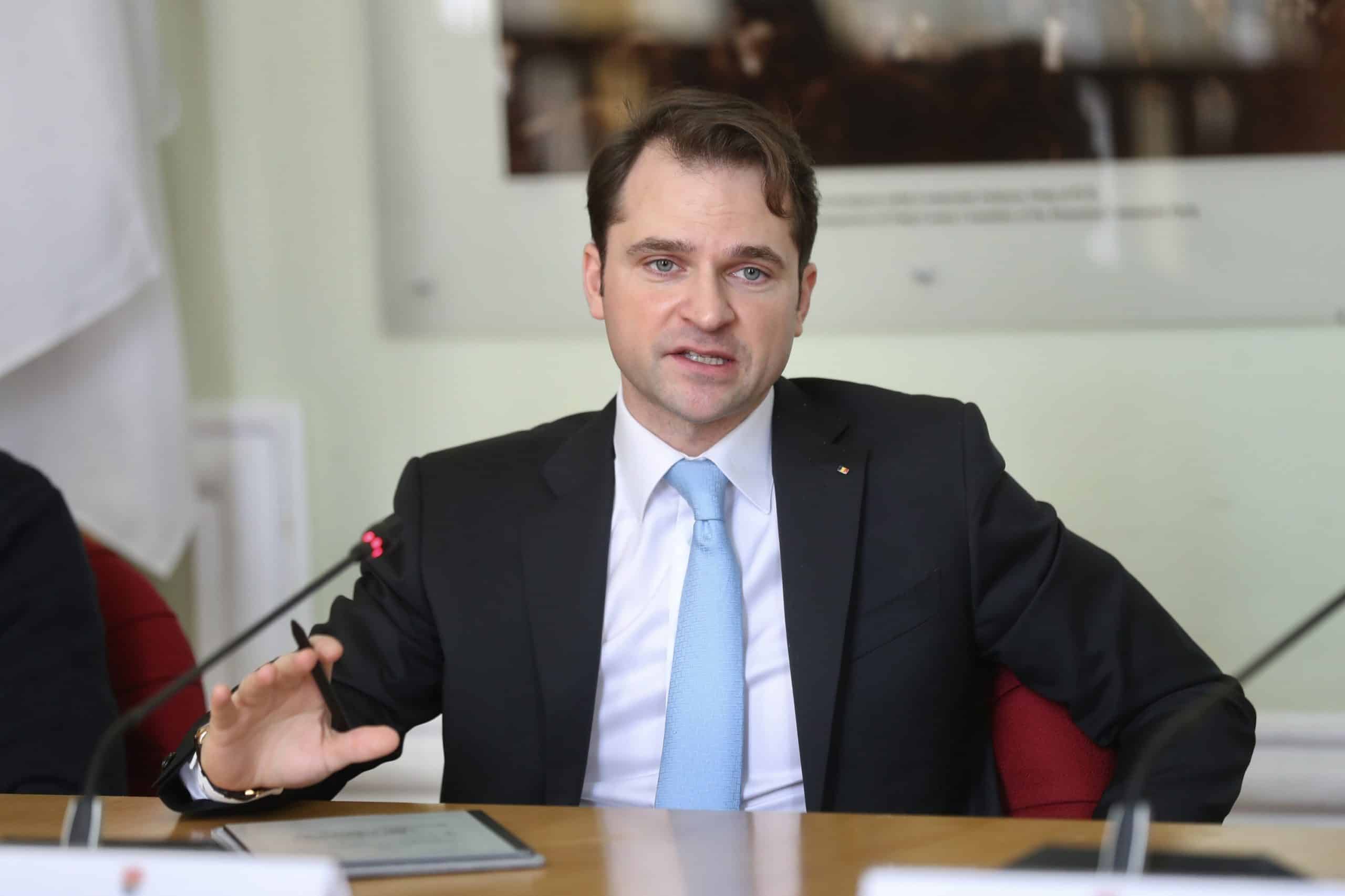 Până când va fi menținut prețul plafonat la electricitate. „E foarte greu să estimăm ce se va întâmpla peste un an”