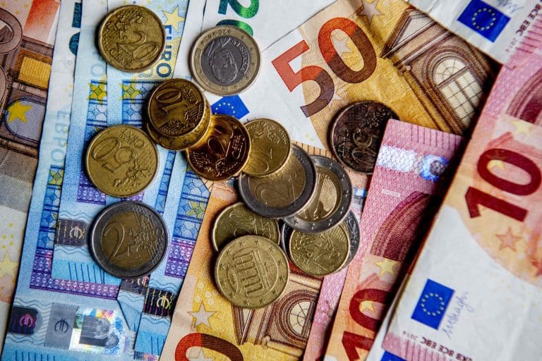 Curs valutar BNR, marți, 20 februarie 2024. Continuă euro apropierea de maximul istoric?