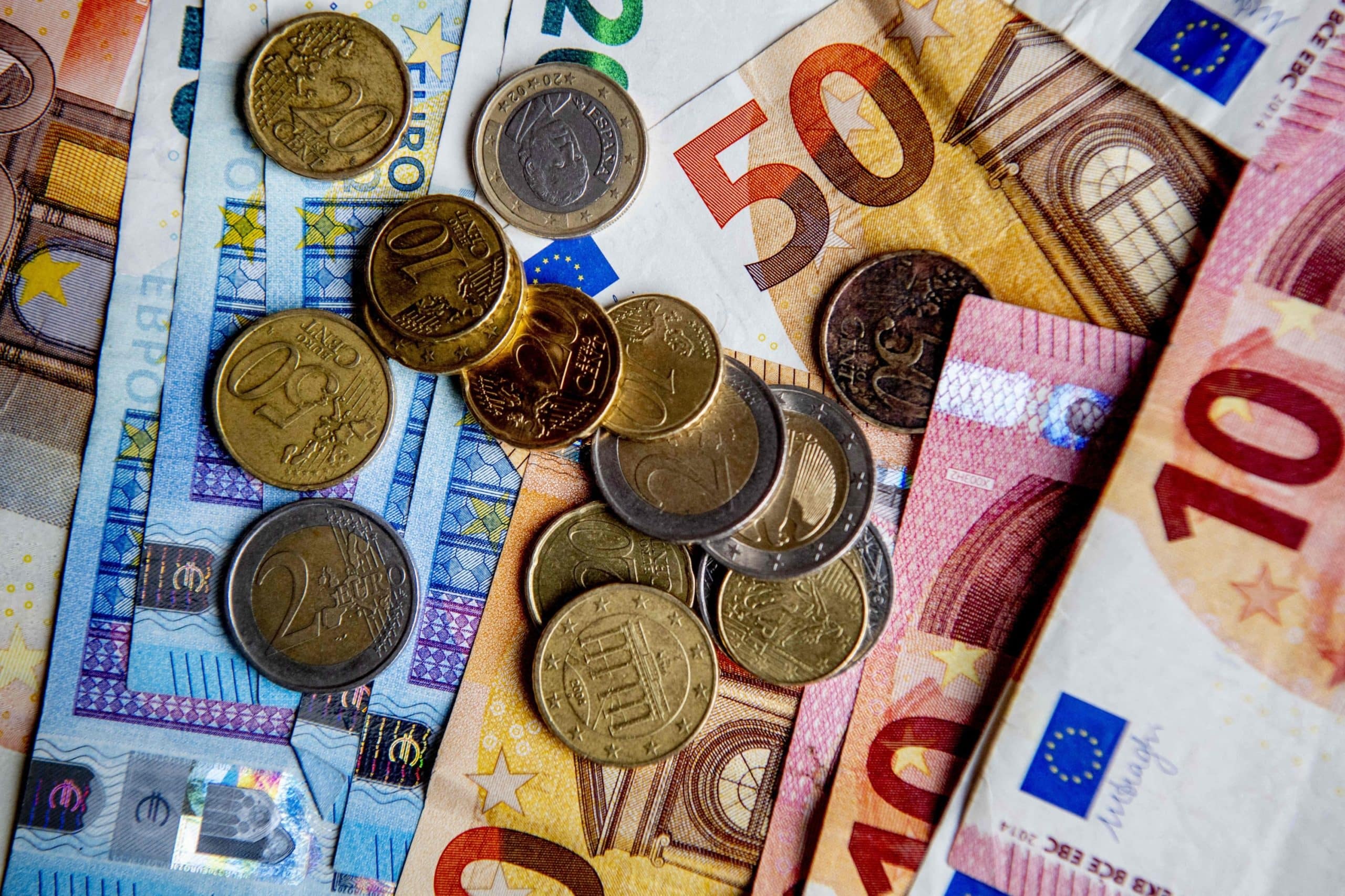 Curs valutar BNR, marți, 20 februarie 2024. Continuă euro apropierea de maximul istoric?