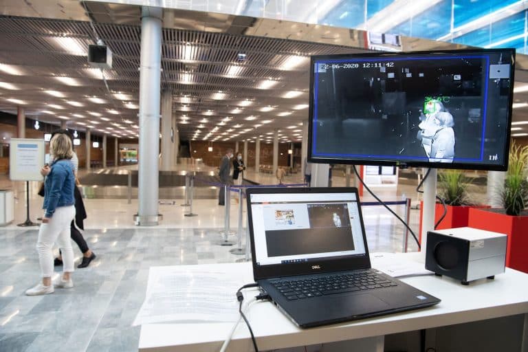 Românii vor putea călători cu cantități mai mari de 100 de ml în bagajele de mână. Care sunt aeroporturile unde poți intra cu recipiente mai mari