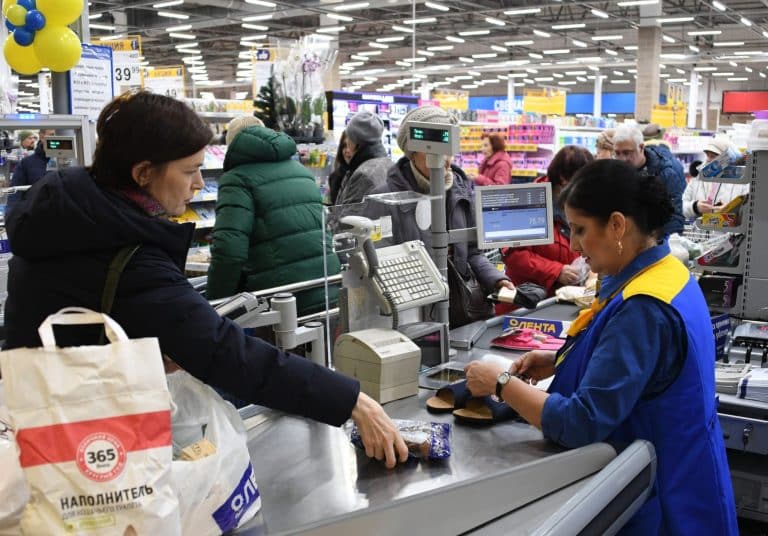 Ce salariu i s-a oferit unei studente care a aplicat la un supermarket: ”Nimeni nu ar trebui să lucreze în aceste condiții”