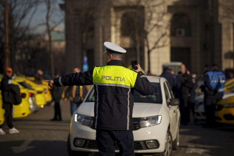 Codul Rutier 2024. Amenzi uriașe și puncte de penalizare pentru șoferii care nu au aceste acte asupra lor
