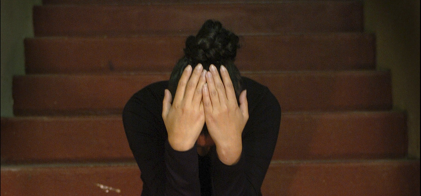 Atenție, imagini șocante. Motivul pentru care o mamă din Prahova a publicat o filmare cu fiica ei bătută cu sălbăticie. Video