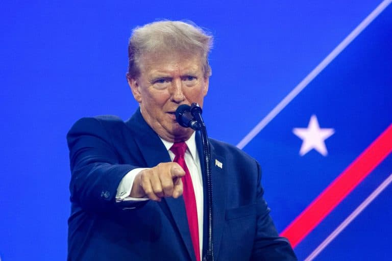 Oastea naționaliștilor creștini care lucrează pentru Donald Trump: „O amenințare de proporții biblice”