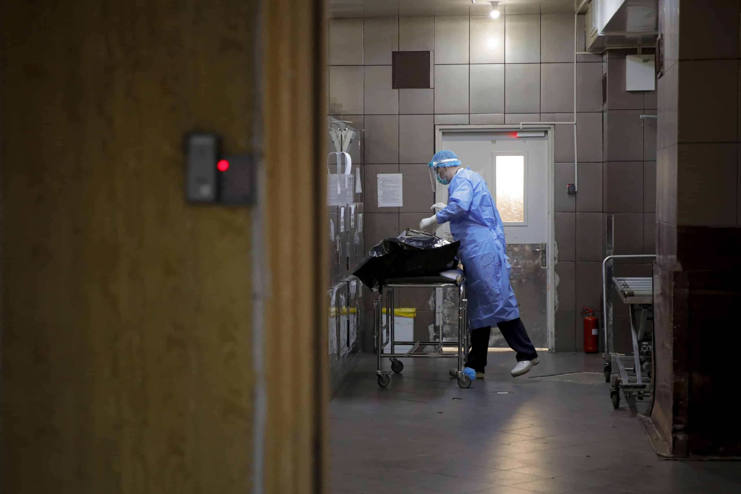 Autopsier din Bistrița-Năsăud, prins în timp ce lua mită. Ce sumă a încasat pentru a îmbălsăma un cadavru