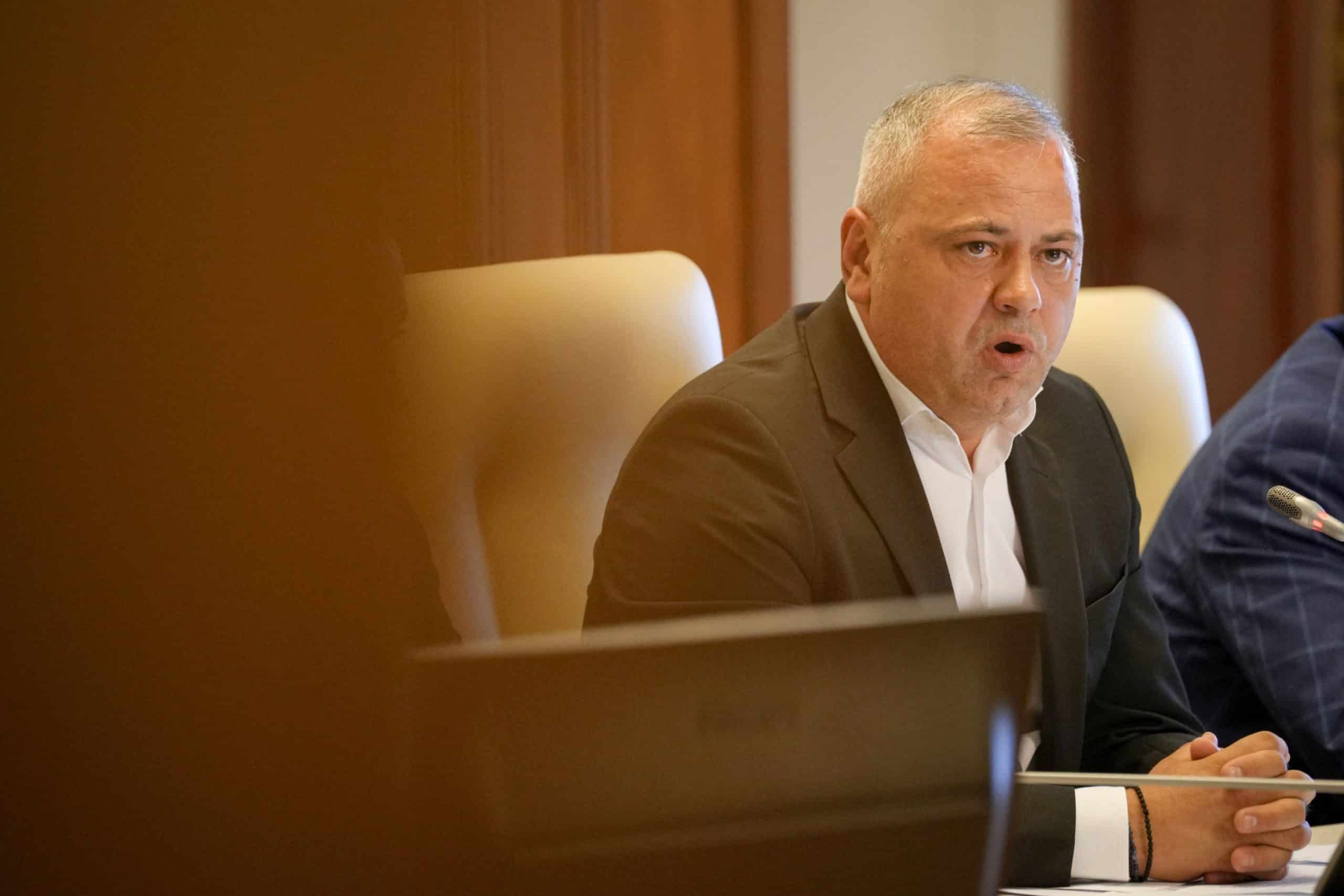 Camera Deputaților dezbate luni moțiunea USR împotriva lui Florin Barbu. Marcel Ciolacu, solicitat să-l demită