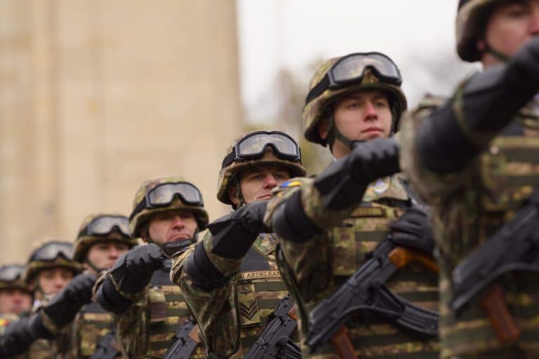 Salarii mai mari pentru militarii români. Cu cât vor crește indemnizațiile lunare