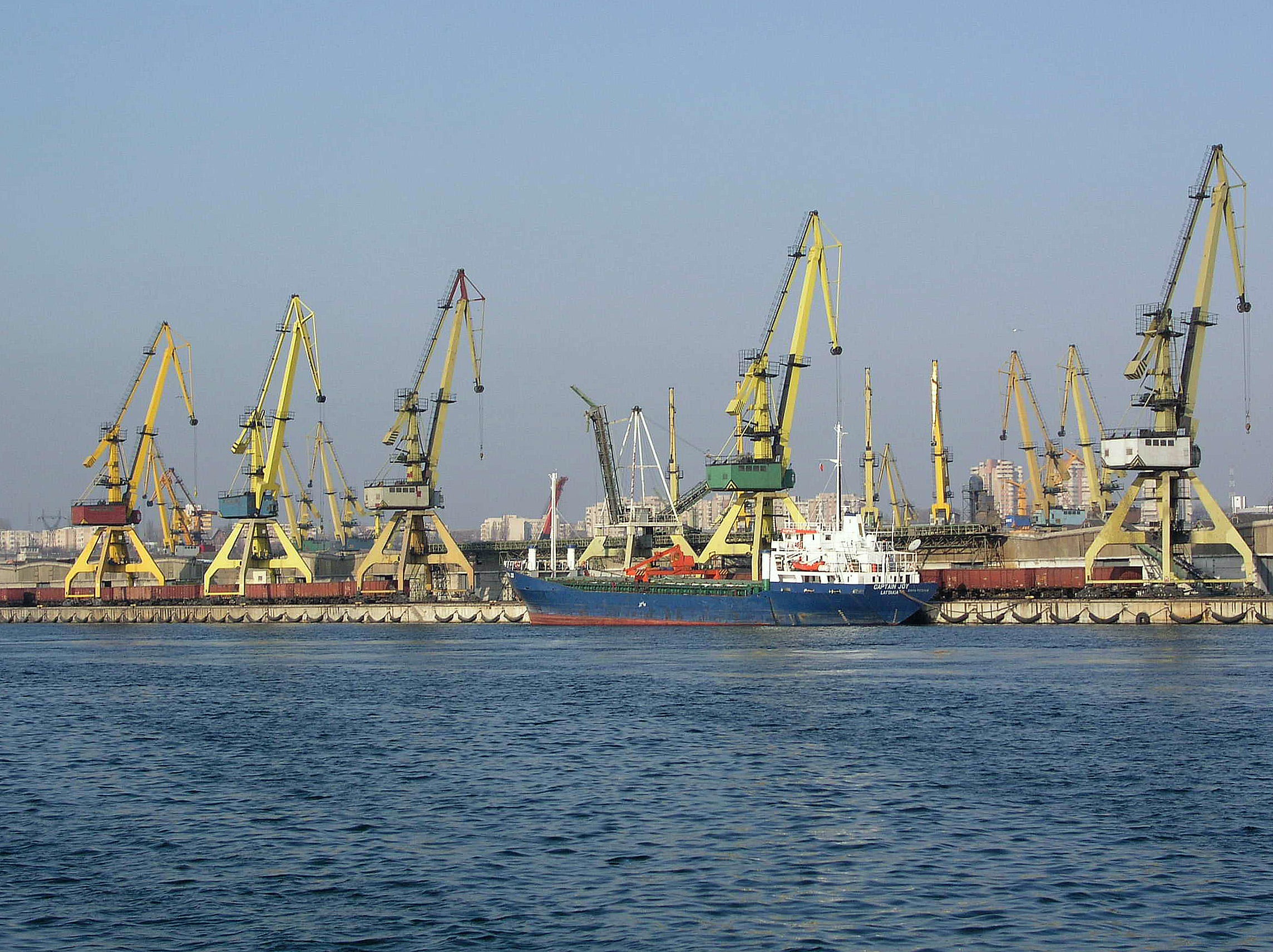 Furt de motorină în Portul Constanța. Un bărbat de 62 de ani este cercetat penal